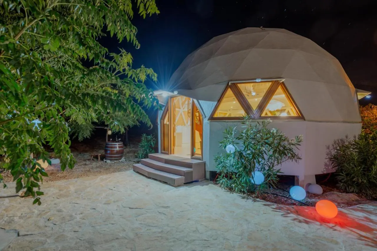 הוילה Kaštel Novi Planetarium